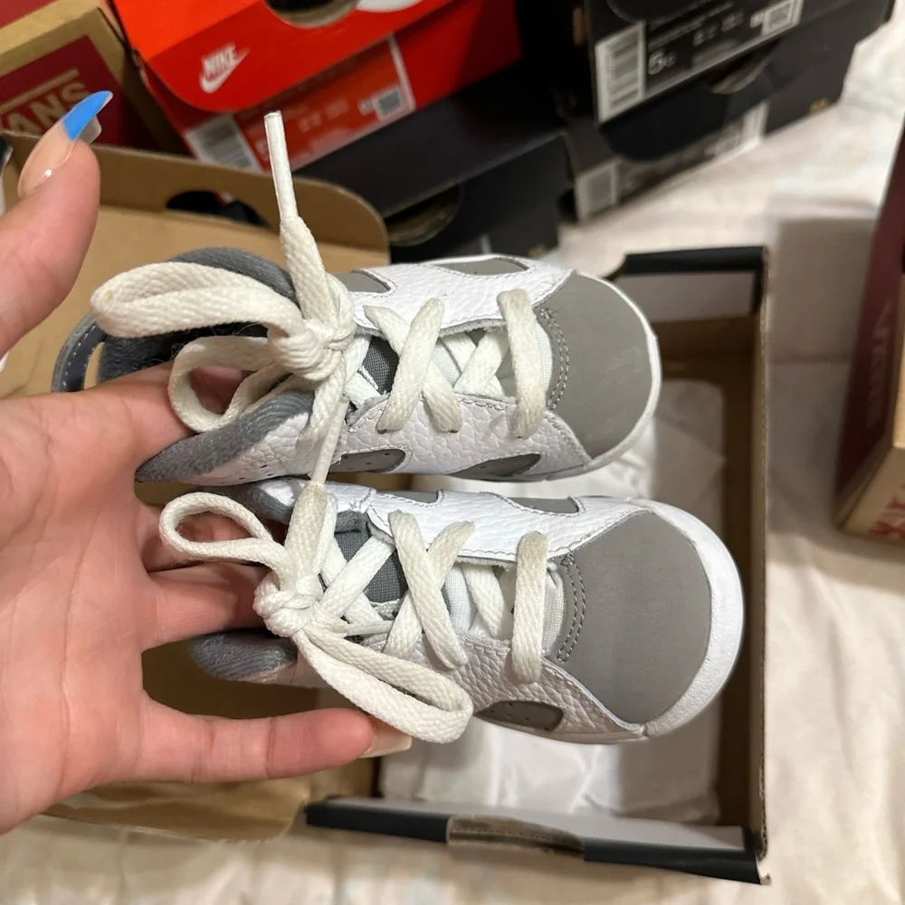 Jordan 6s - Picture 2 of 5